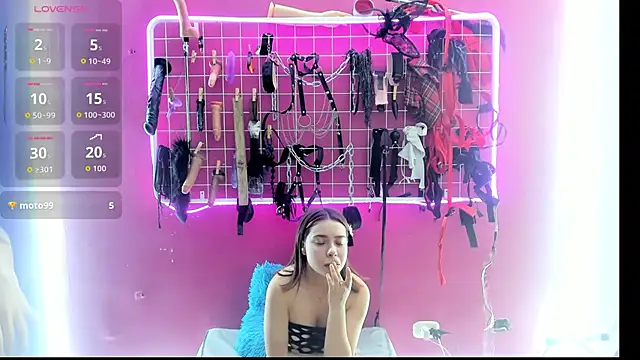 Slave Melany bdsm online show from March 2, 7:32 pm