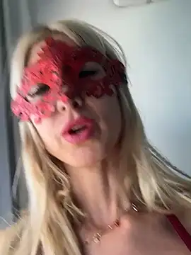 Snapshot of triiniiity chatting on January 18, 5:06 pm triiniiity online show from January 18, 5:06 pm