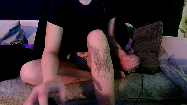 Snapshot of R0xxyFoxxy chatting on February 5, 4:50 am R0xxyFoxxy online show from February 5, 4:50 am