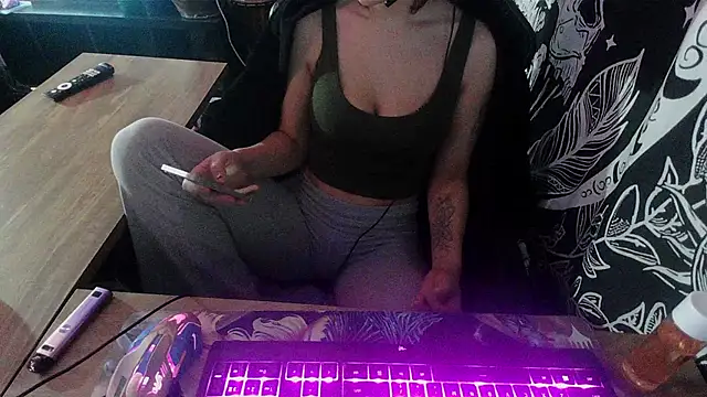 Snapshot of R0xxyFoxxy chatting on February 8, 10:02 pm R0xxyFoxxy online show from February 8, 10:02 pm