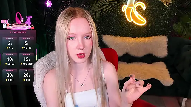 Snapshot of Sia_Hart chatting on March 5, 5:53 pm Sia Hart online show from March 5, 5:53 pm