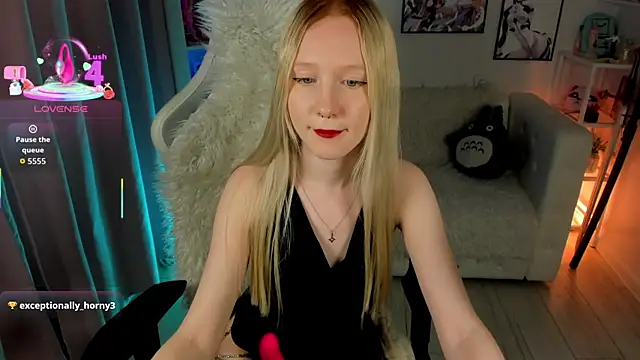 Snapshot of Sia_Hart chatting on March 28, 5:45 pm Sia Hart online show from March 28, 5:45 pm