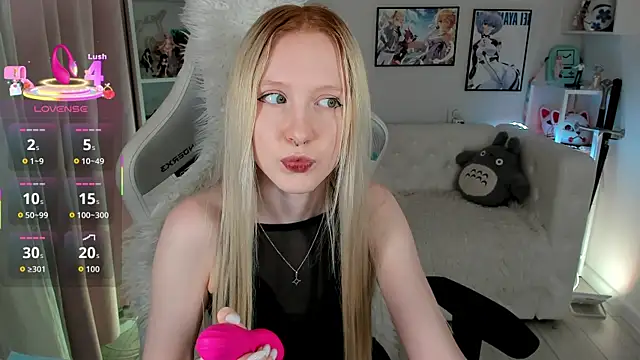 Snapshot of Sia_Hart chatting on April 15, 5:42 pm Sia Hart online show from April 15, 5:42 pm