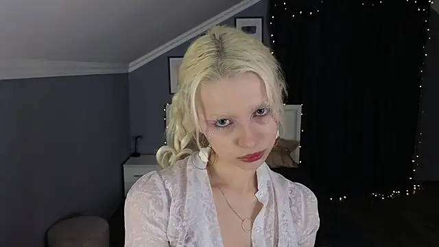 Naomi Demio online show from February 19, 9:16 am