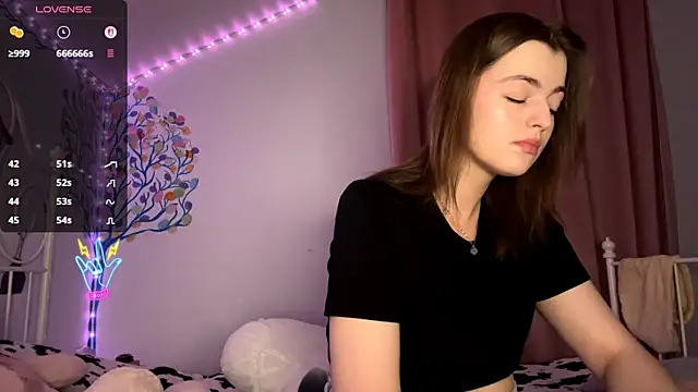 Snapshot of MistressBabe chatting on April 5, 5:10 pm MistressBabe online show from April 5, 5:10 pm