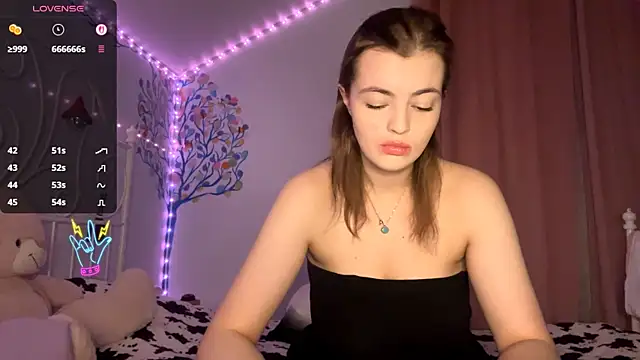 Snapshot of MistressBabe chatting on April 6, 5:58 pm MistressBabe online show from April 6, 5:58 pm