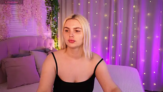 AmeliaWeells online show from May 4, 3:57 am