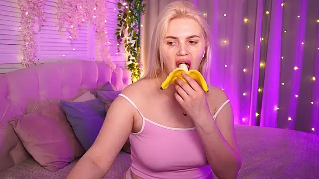 AmeliaWeells online show from May 15, 3:57 am