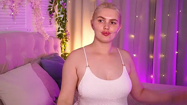 AmeliaWeells online show from June 18, 9:14 am