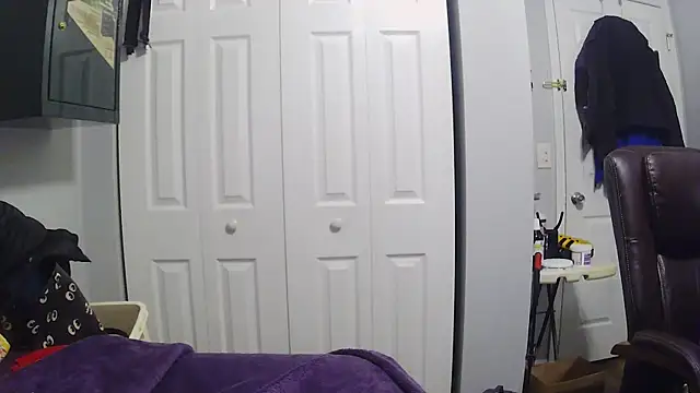 Snapshot of BusyB1983 chatting on February 24, 6:22 am BusyB1983 online show from February 24, 6:22 am