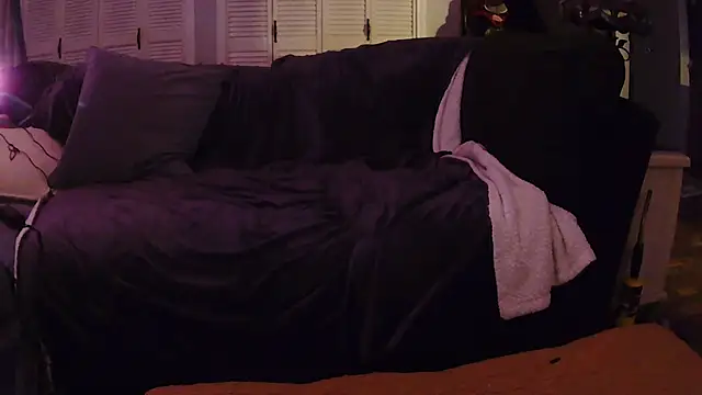 Snapshot of BusyB1983 chatting on March 11, 11:49 am BusyB1983 online show from March 11, 11:49 am