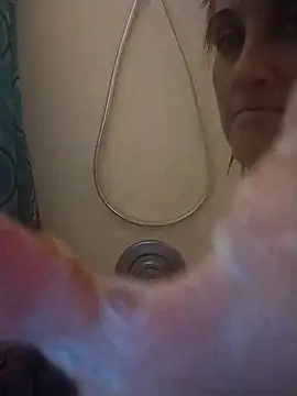 Snapshot of BusyB1983 chatting on April 1, 3:31 pm BusyB1983 online show from April 1, 3:31 pm