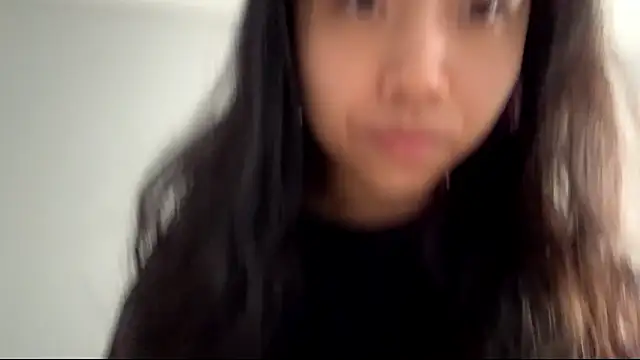 Snapshot of SweetMiaXO chatting on March 16, 5:44 am SweetMiaXO online show from March 16, 5:44 am