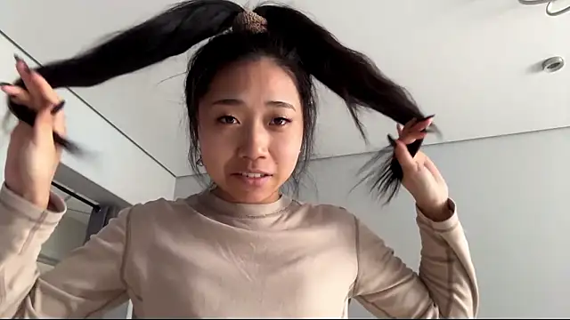 Snapshot of SweetMiaXO chatting on March 17, 1:43 am SweetMiaXO online show from March 17, 1:43 am