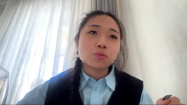 Snapshot of SweetMiaXO chatting on March 18, 4:26 am SweetMiaXO online show from March 18, 4:26 am