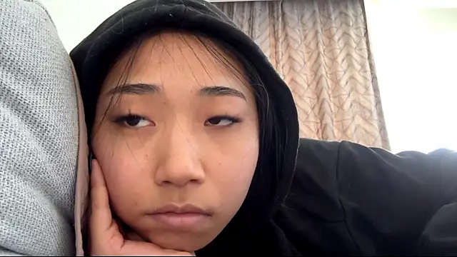 Snapshot of SweetMiaXO chatting on March 20, 3:44 am SweetMiaXO online show from March 20, 3:44 am