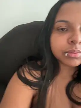 Snapshot of bella_255 chatting on March 24, 11:59 am bella 255 online show from March 24, 11:59 am