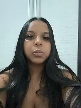 Snapshot of bella_255 chatting on March 29, 11:16 pm bella 255 online show from March 29, 11:16 pm