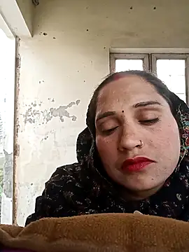 Snapshot of Cute-karisma1234 chatting on February 7, 1:53 am Cute-karisma1234 online show from February 7, 1:53 am