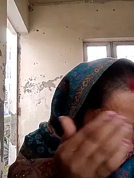 Snapshot of Cute-karisma1234 chatting on February 17, 1:46 am Cute-karisma1234 online show from February 17, 1:46 am