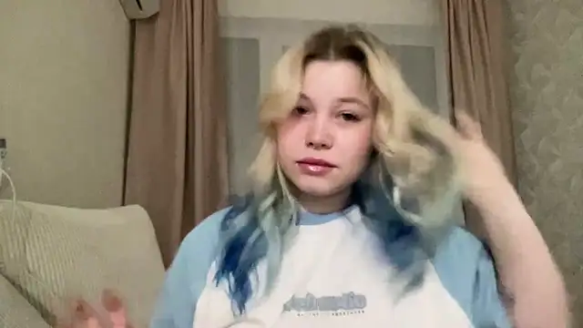 Snapshot of Lulu_Di chatting on March 4, 9:43 pm Lulu Di online show from March 4, 9:43 pm