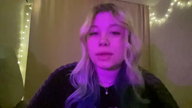 Snapshot of Lulu_Di chatting on March 7, 12:29 am Lulu Di online show from March 7, 12:29 am