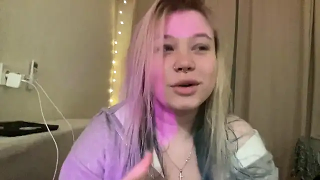Snapshot of Lulu_Di chatting on March 12, 5:30 pm Lulu Di online show from March 12, 5:30 pm