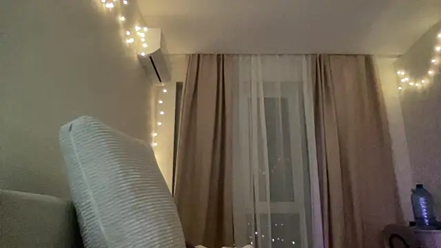 Snapshot of Lulu_Di chatting on April 1, 7:33 pm Lulu Di online show from April 1, 7:33 pm