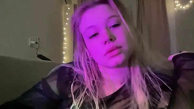 Snapshot of Lulu_Di chatting on April 2, 7:55 pm Lulu Di online show from April 2, 7:55 pm