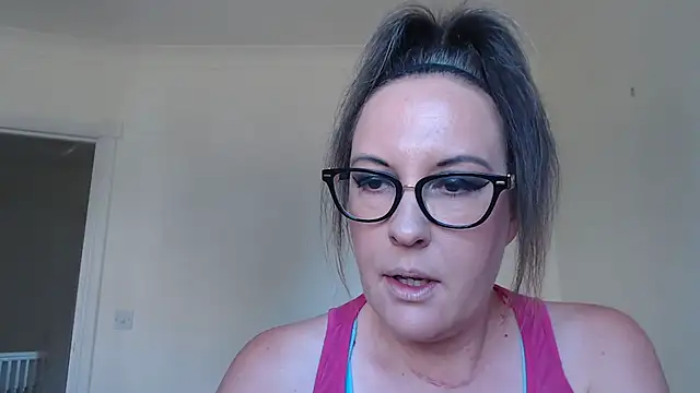 Snapshot of PsychicDominatrix chatting on July 24, 10:35 am PsychicDominatrix online show from July 24, 10:35 am
