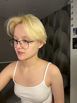 LuunaDorean online show from February 4, 10:04 pm