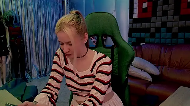 LeilaReal online show from January 31, 9:02 pm