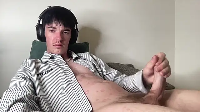 Snapshot of NovaTwinkx chatting on February 1, 7:29 am NovaTwinkx online show from February 1, 7:29 am