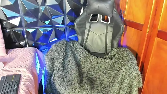 liia marin online show from February 13, 4:08 am