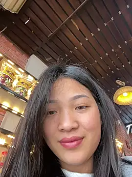 Lyn-be99 online show from May 4, 7:59 am