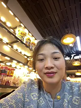 Lyn-be99 online show from May 5, 1:30 pm
