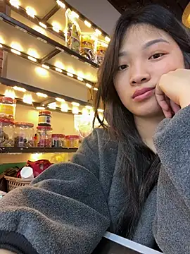 Lyn-be99 online show from May 9, 7:46 am