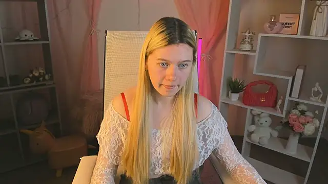 Snapshot of CelestineMauriac chatting on April 15, 6:59 pm CelestineMauriac online show from April 15, 6:59 pm