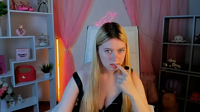 Snapshot of CelestineMauriac chatting on April 30, 8:57 pm CelestineMauriac online show from April 30, 8:57 pm