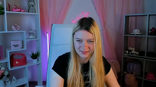 Snapshot of CelestineMauriac chatting on May 5, 6:38 pm CelestineMauriac online show from May 5, 6:38 pm