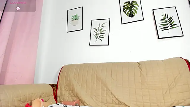 DomenicaW online show from February 10, 12:31 pm