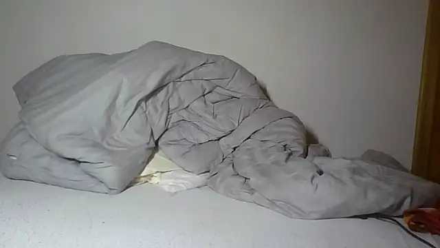 Snapshot of mrstitchback chatting on February 16, 2:07 am mrstitchback online show from February 16, 2:07 am