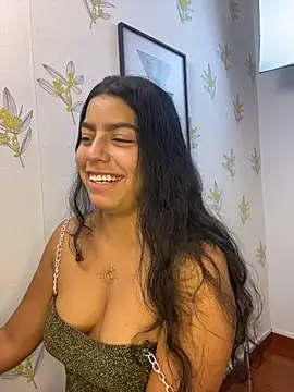 Laia white online show from May 15, 11:28 am