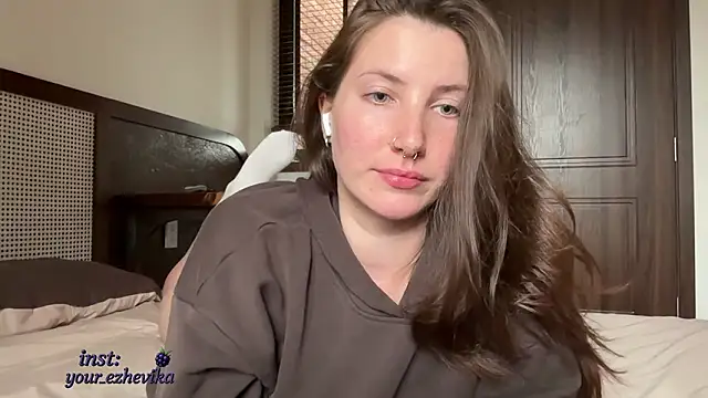 Snapshot of ItsEzheVika chatting on February 2, 8:02 am ItsEzheVika online show from February 2, 8:02 am