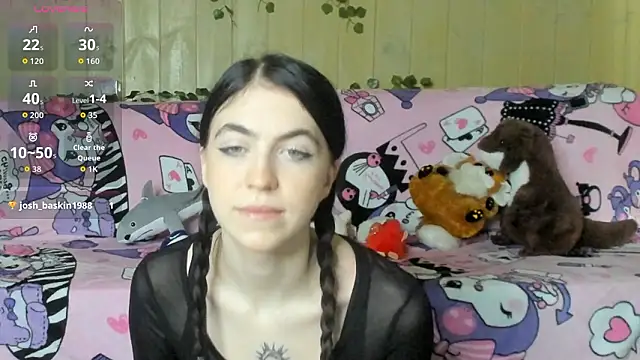 Snapshot of reze_daisies chatting on March 31, 8:04 am reze daisies online show from March 31, 8:04 am