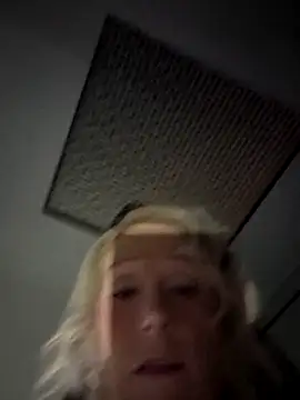 BeautifulFire23 online show from May 11, 4:26 pm