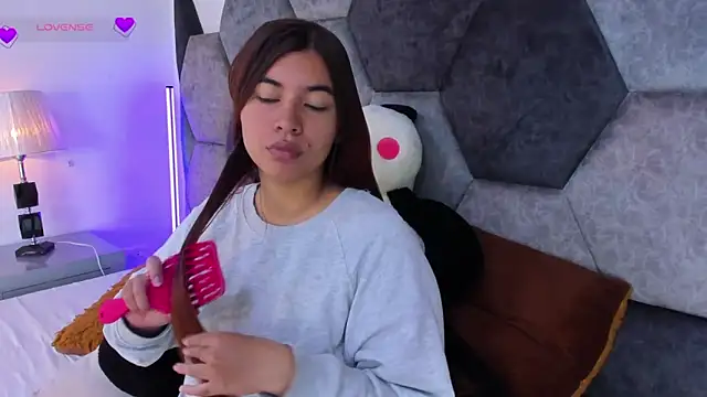 Snapshot of DulceJones chatting on March 1, 8:33 pm DulceJones online show from March 1, 8:33 pm