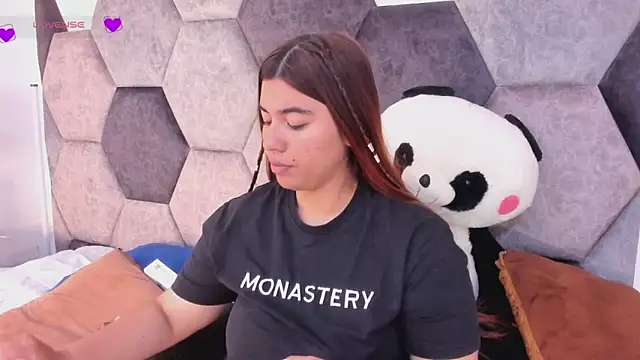 Snapshot of DulceJones chatting on March 5, 10:39 pm DulceJones online show from March 5, 10:39 pm