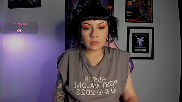 Snapshot of luckylaura chatting on February 9, 11:20 pm luckylaura online show from February 9, 11:20 pm