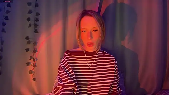 DellaCampbell online show from April 3, 3:43 pm